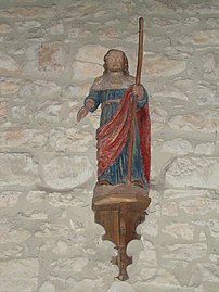 Statue pèlerin de Saint-Jacques dans l'église.