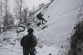 Entrainement en montagne du 886e bataillon de reconnaissance.