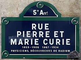 Voir la plaque.