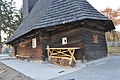 Eglise en bois empilé en queues d'aronde en Roumanie