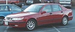 Saab 9-5 con carrocería sedán de cuatro puertas