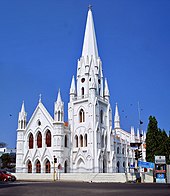 San Thome Basilica sägs vara byggd över aposteln Tomas grav.