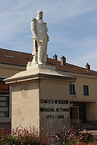 Statue du maréchal Gérard à Damvillers, son village natal.