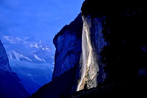 La chute d'eau « Staubbachfall », près de Lauterbrunnen (Berne)