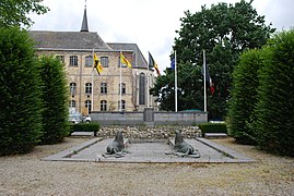 Le monument aux morts.