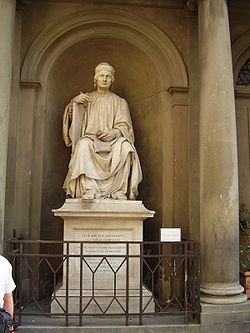 פסלו של ארנולפו די קמביו בגלריית המייסדים של הדואומו של פירנצה, פלאצו דיי קאנוניצ'י, פיאצה של דואומו (אנ')