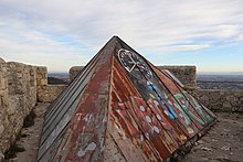 Jüngere Runenreihe (mit ein paar Abänderungen) auf der Burgruine Rauheneck in Baden, Österreich - Aufnahme 2015