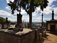 Vue sur la Chaîne des Puys depuis le cimetière.