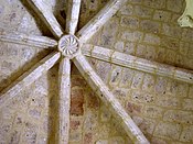 Clave estelada da bóveda lateral da Igrexa de San Pedro de Sandoval de la Reina (Burgos).