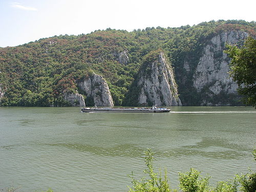 Binnenvaarttanker op de Donau.