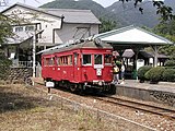 停車するモ754号車（2001年8月）