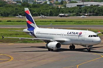 Airbus A320 no Aeroporto de Guarulhos