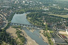 Vue aérienne de Moulins et de la rivière Allier, vers le sud