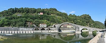 Le pont de la Madeleine, sur le Serchio, à Borgo a Mozzano, en Toscane. (définition réelle 7 277 × 2 947)