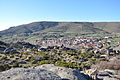 Vista panorámica de Riofrío con la Sierra de Yemas al fondo.