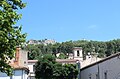 La chapelle Sainte-Croix qui domine la ville.