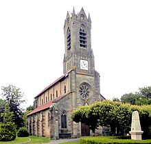 L'église Saints-Faust-et-Jovin et le monument aux morts.