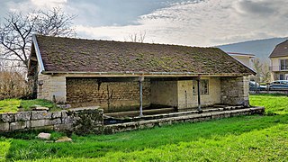 Le lavoir-abreuvoir.