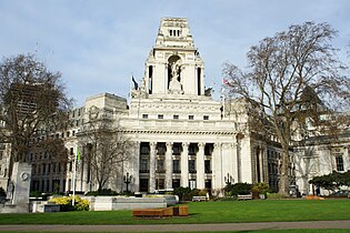 10 Trinity Square, Port of London Authority Building (1912‒1922) di Edwin Cooper, un opulento esempio di architettura beaux-arts.