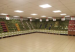 Venta de panetones en una sede de supermercados Tottus en Lima, Perú.