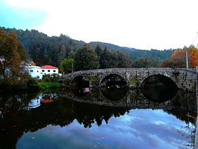 Ponte de fundação medieval de Sandomil, sobre o rio Alva