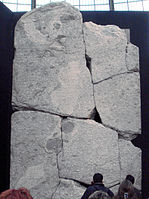 La stele di Tolomeo VIII in origine posta davanti al tempio di Heracleion.