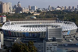 вид на стадіон з готелем «Шератон Київ Олімпійський»