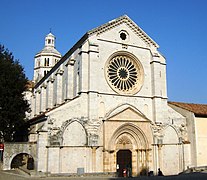 Complejo de Fossanova, en el Lazio (1187-1206), primer ejemplo gótico en Italia. En esta abadía murió santo Tomás de Aquino en 1274