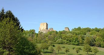 Ruines du château du Landskron et le donjon.