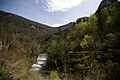 Cascade artificielle de la rivière de l'Albarine au niveau d'un seuil au lieu-dit Moulin à ciment à Tenay (Ain, France)