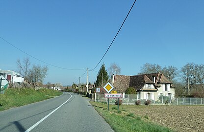 Entrée dans Laà-Mondrans.