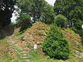 疋壇城本丸跡への階段（南西隅）