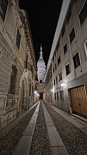 La stessa cupola (121 m, con statua 126 m) vista di notte da Palazzo Bossi