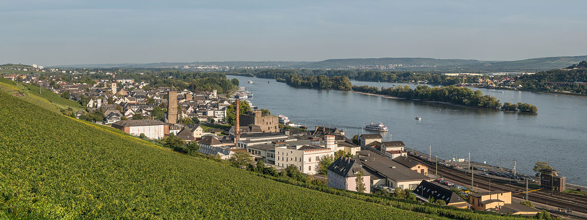 Rüdesheim am Rhein, by DXR