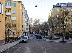 Sandbacksgatan mot öster (t.v.) och mot väster, 2017.