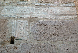 Détail de la maçonnerie avec remplois d'inscriptions grecques d'époque romaine