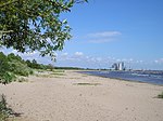 Västra stranden, med hamnen i bakgrunden