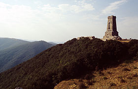 Vue du mont Chipka et du mémorial de la bataille de Chipka.