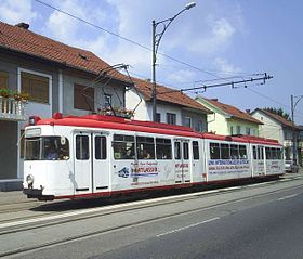 初代の路線網の主力車両であったデュワグカー（GT8形）（2007年撮影）