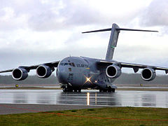 Самолёт C-17 на военном аэродроме в Алпине