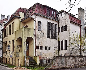 View of the villa from the street