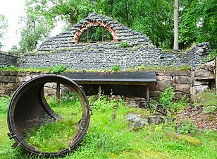 Gamla järnbrukets hammarsmedjasmedja idag ruin med bevarad södra gavel.