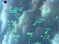 VTH d'un F/A-18 lors d'une simulation d'un combat au canon contre un F-22.