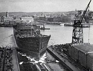 Göteborgsvarvets största docka med Gripsholm och sjösättning av tankfartyg på drygt 40 000 tons d.w. Omkring 1965.