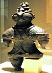 En dogu från jomonperioden, 1 000–400 f.Kr., Tokyos nationalmuseum.