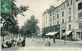 À la Plaine Saint-Denis, la RN 1 est aussi large que l'avenue des Champs-Élysées, ce qui permit de faire passer en son centre l'autoroute du Nord en 1965. Au début du XXe siècle, elle avait une ambiance calme qu'elle n'a retrouvée qu'en 1998.