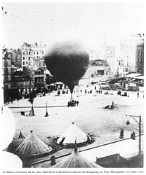 Le ballon Le Neptune sur la place Saint-Pierre, photographié par Nadar