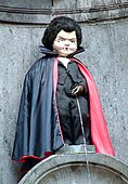 Manneken Pis dressed as Dracula (15 March 2002)