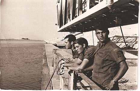 חיילים ישראליים על גשר פירדאן בתעלת סואץ במלחמת ההתשה, 1969