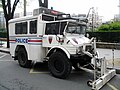 Unimog de maintien de l'ordre appartenant à la Police nationale française.